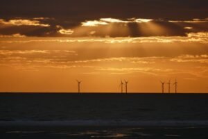 Pourquoi construit on maintenant des éoliennes au milieu de la mer ?